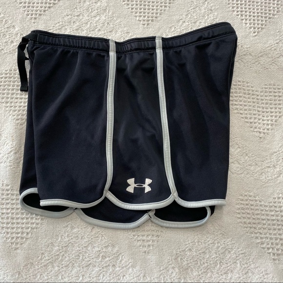 🍓Under Armour Shorts (S) - Picture 4 of 8